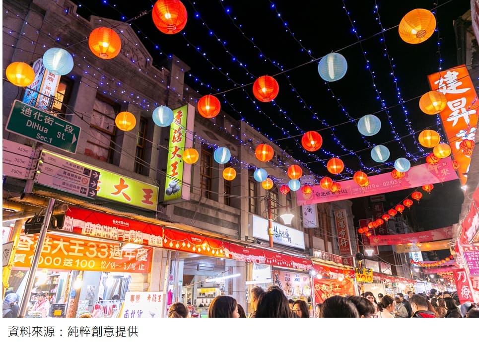 每年除夕前夕的年貨大街，是迪化街標誌性的節慶市集