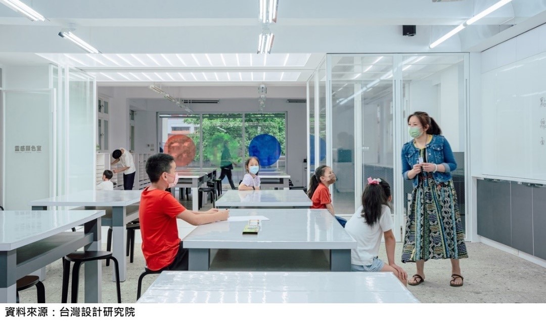 士東國小美術教室，教學區明亮的教育環境，重新打開學生的美感視野